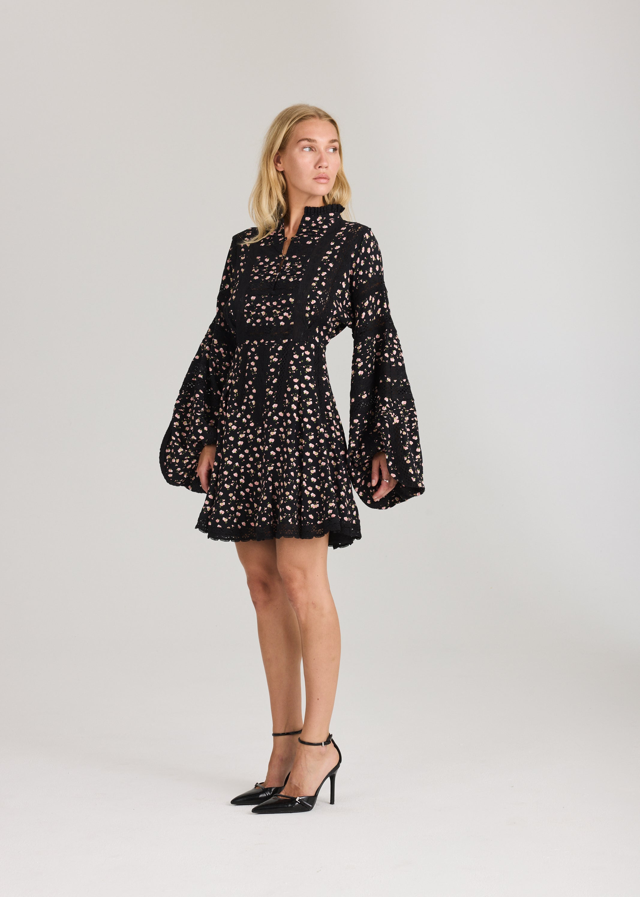 RAVNRAVN LITARV DRESS Dress Black Pink Roses